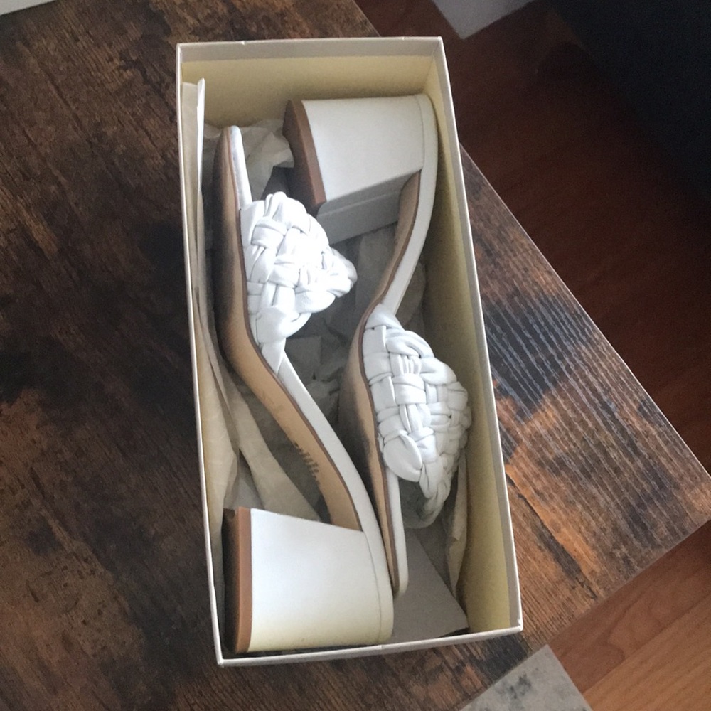 Marc Fisher Nahea White heel